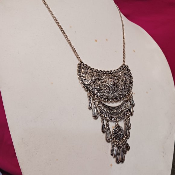 Tibetan Silver Bib Statement Necklace with Swarovski Crystal Rhinestones NWOT - Picture 2 of 11